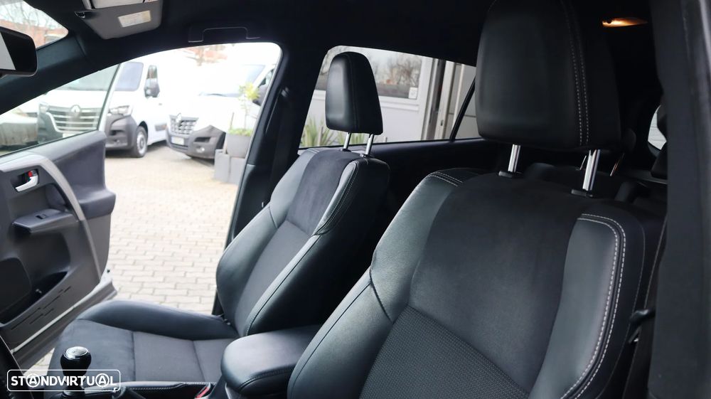 Toyota RAV4 2.0 D-4D 4x2 S&S Executive - 17