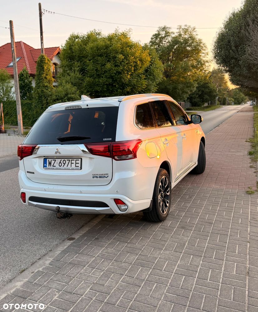 Mitsubishi Outlander 2.0 Instyle Navi 4WD CVT - 3