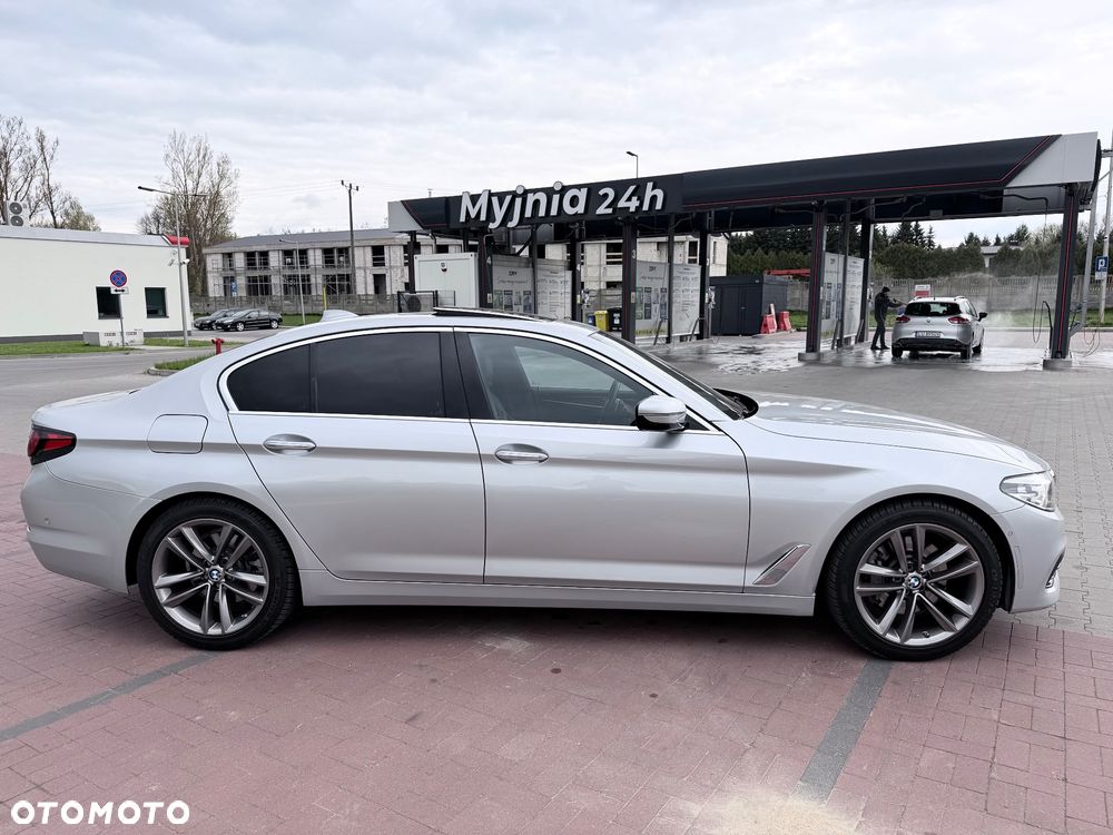 BMW Seria 5 530i xDrive Sport Line - 2
