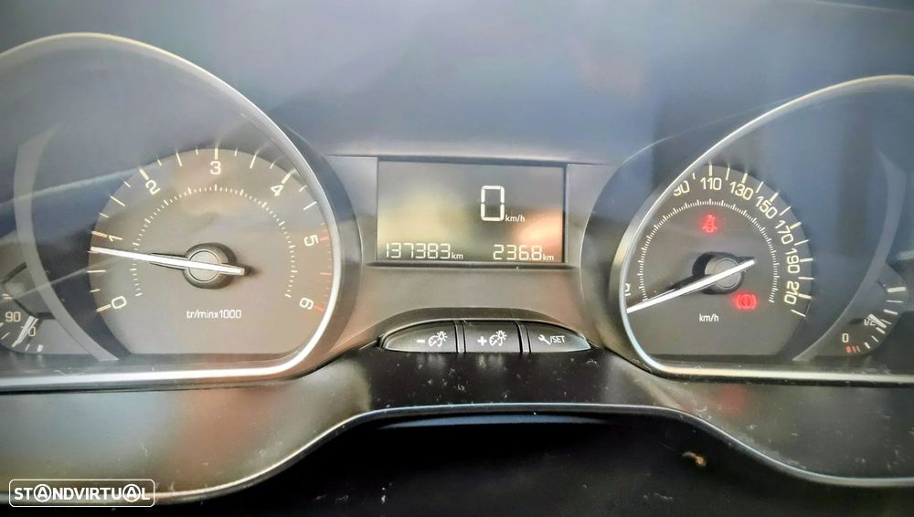 Peugeot 2008 1.5 BlueHDi Signature - 13