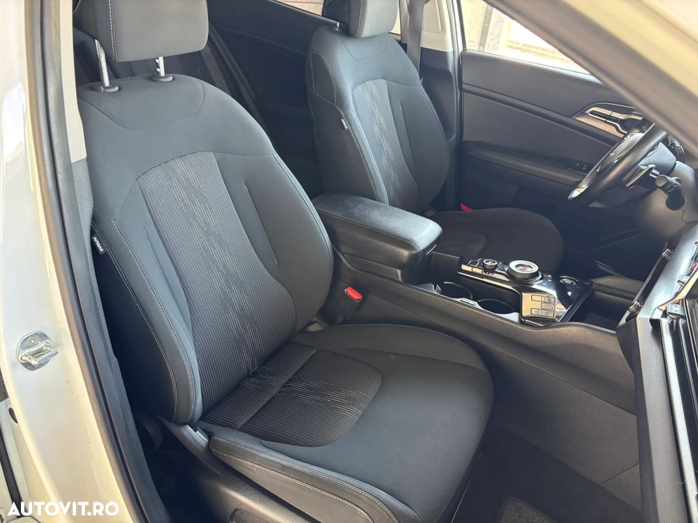 Kia Sportage 1.6 T-GDI HEV 6AT 4x2 Style - 39