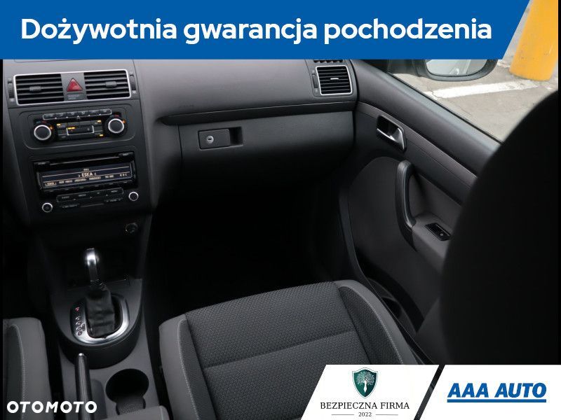 Volkswagen Touran - 10