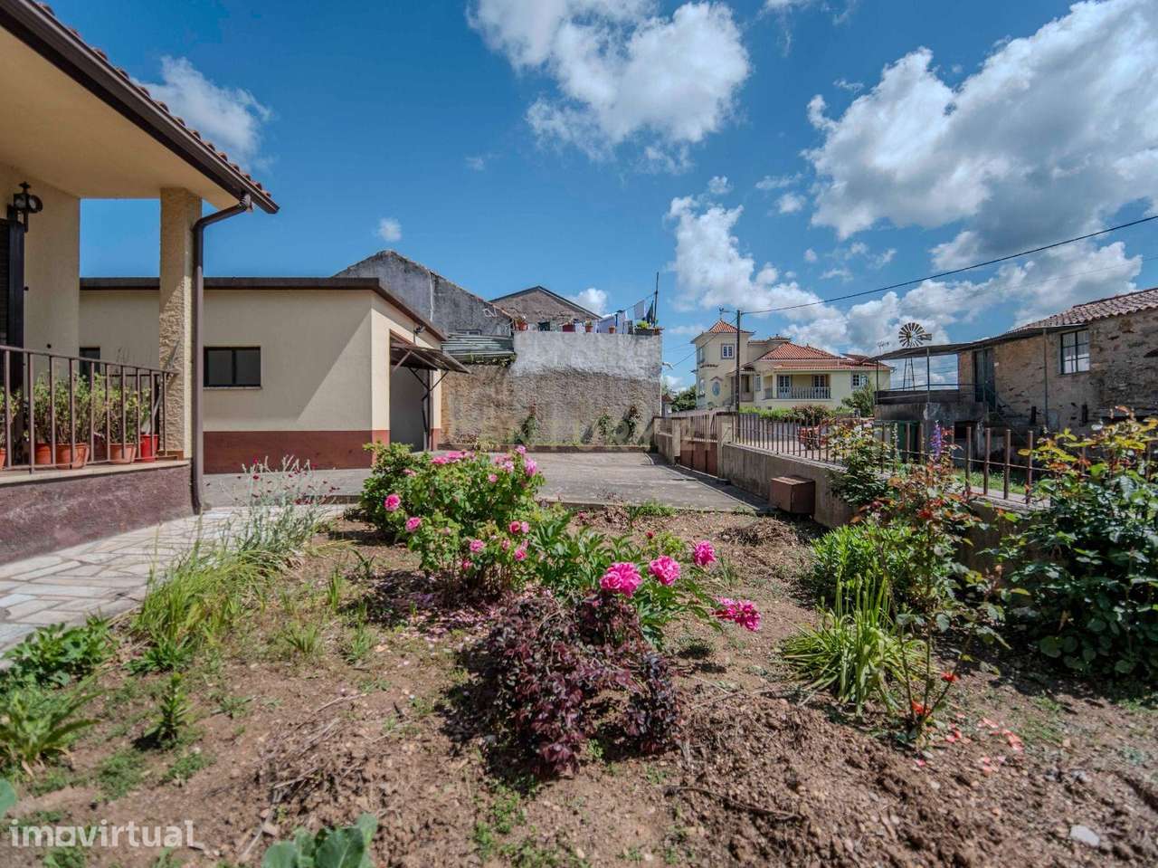 Moradia Térrea T4 com Lote de 1100m² – Conforto, Espaço e Natureza - Grande imagem: 4/48