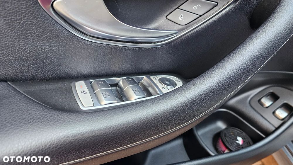 Mercedes-Benz Klasa E 220 d 4Matic 9G-TRONIC AMG Line - 25