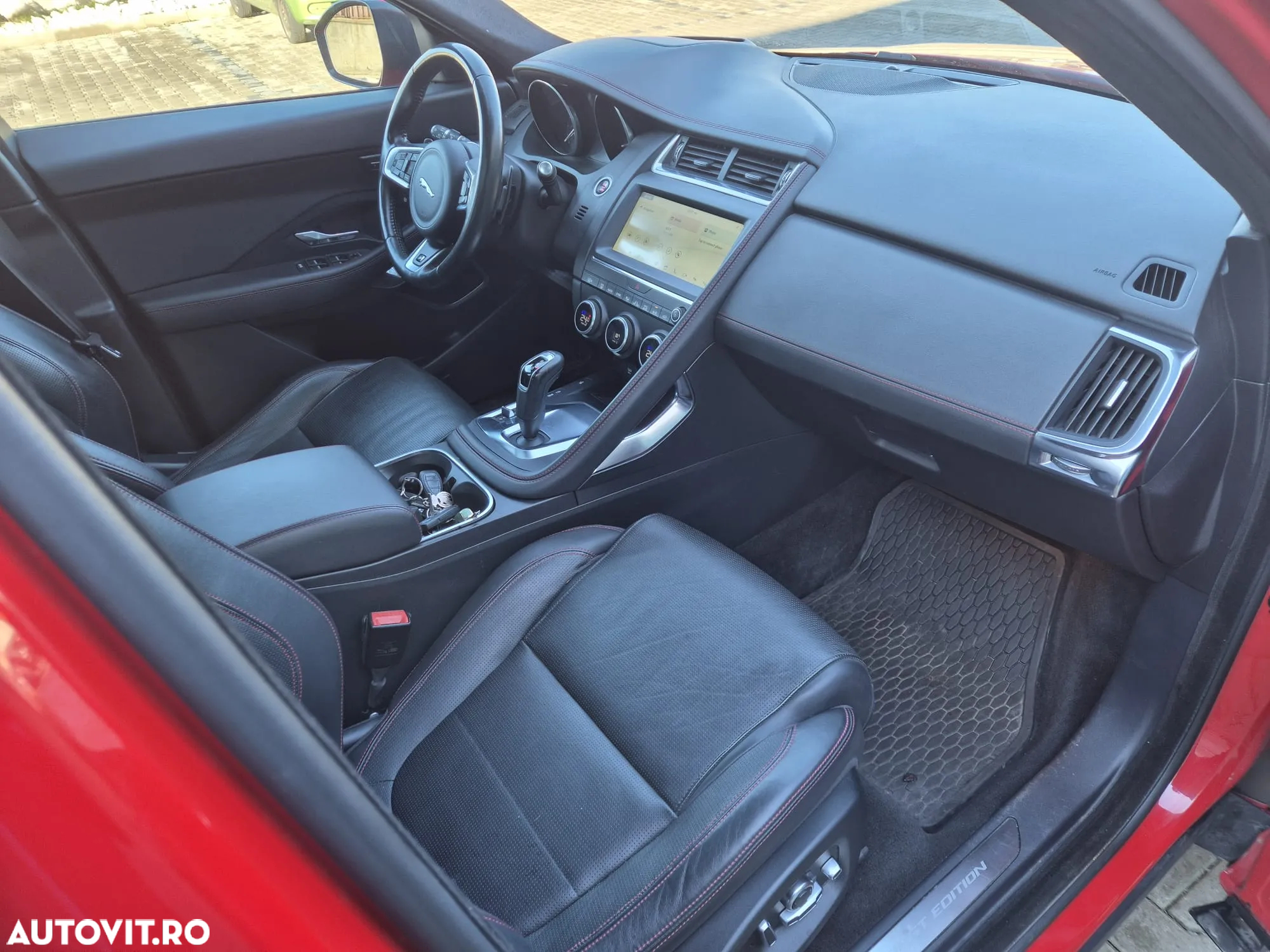 Jaguar E-Pace P250 AWD R-Dynamic S - 8