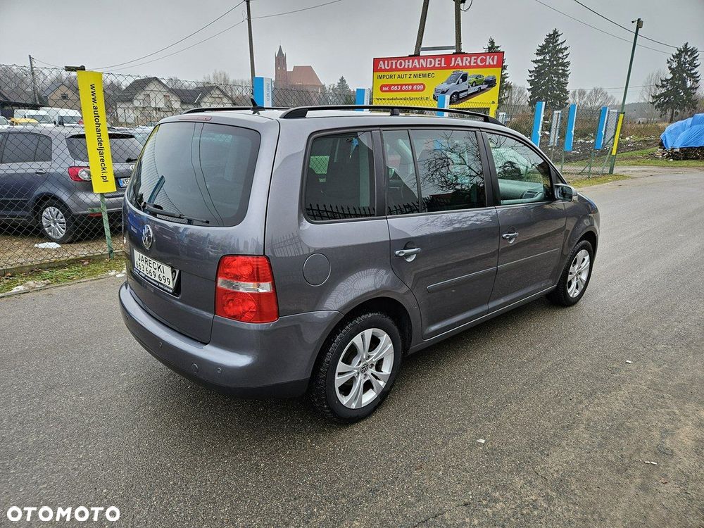 Volkswagen Touran - 4