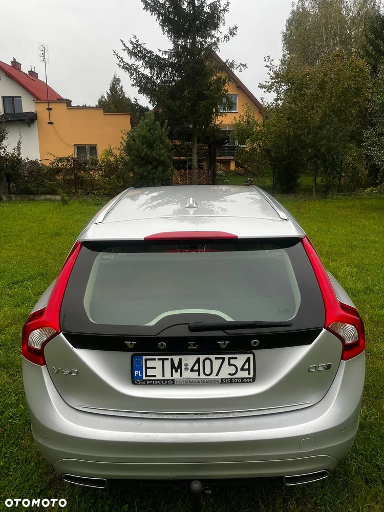 Volvo V60 D6 AWD Plug-in Hybrid R-Design Momentum - 23