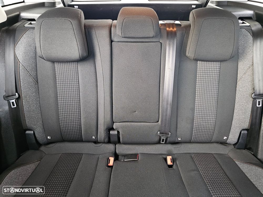 Peugeot 3008 1.5 BlueHDi Allure Pack EAT8 - 17