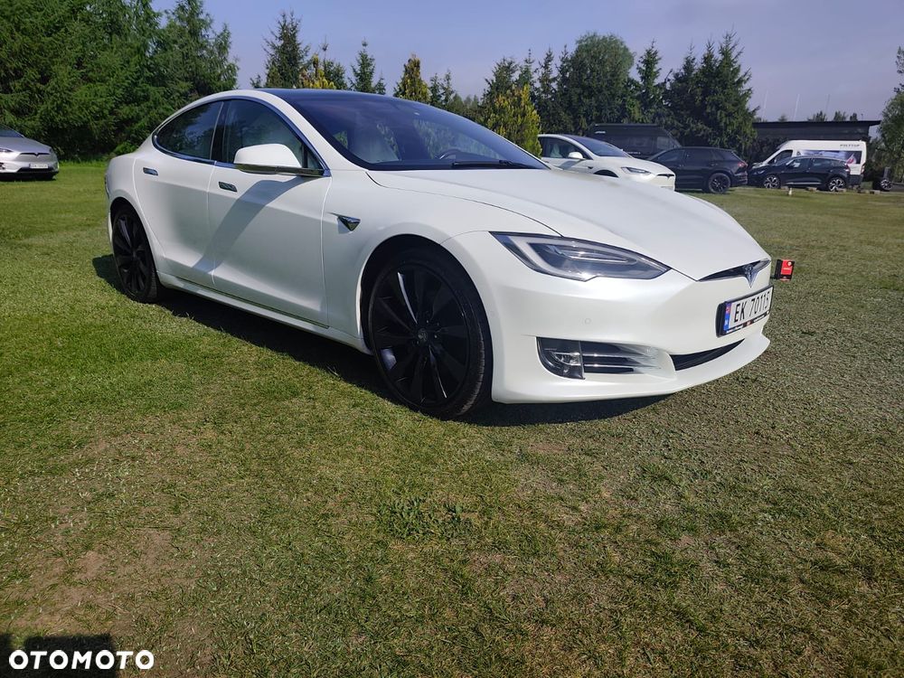 Tesla Model S - 8