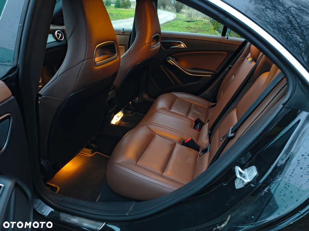 Mercedes-Benz CLA 180 UrbanStyle Edition - 11