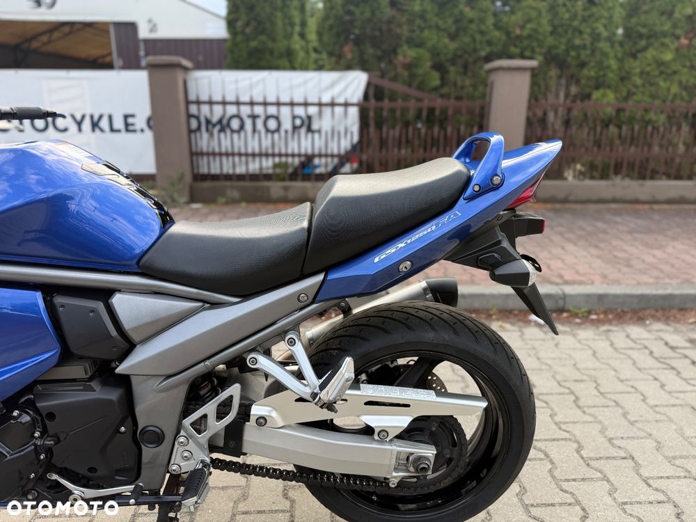 Suzuki GSX - 18
