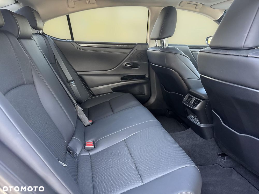Lexus ES 300h Business Edition - 10
