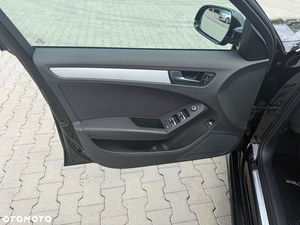 Audi A4 Avant 2.0 TDI DPF clean diesel quattro S line Sportpaket - 29