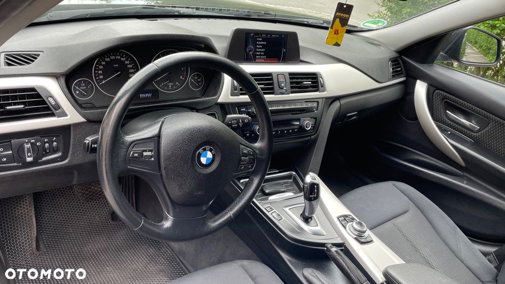 BMW Seria 3 318d Sport Line - 4