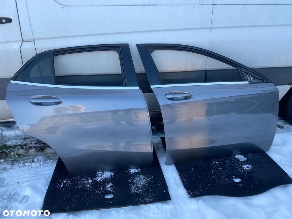 MERCEDES gla 156 drzwi kpl. przednie prawe 787 - 1