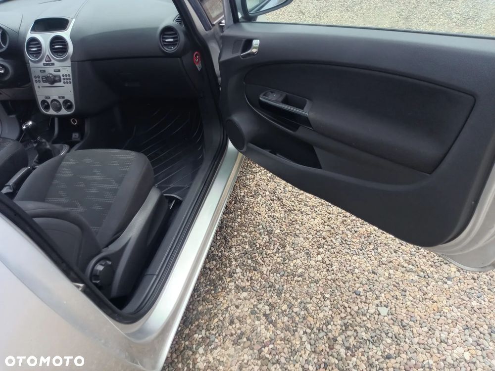 Opel Corsa 1.2 16V Essentia - 10