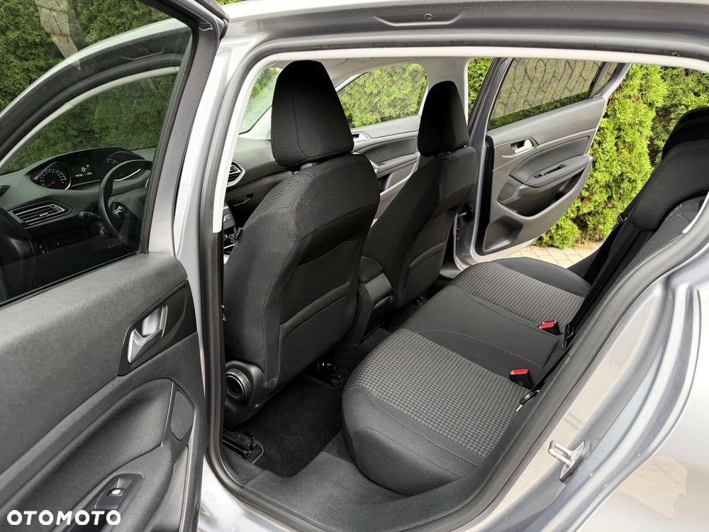 Peugeot 308 1.5 BlueHDi Allure Pack S&S EAT8 - 28