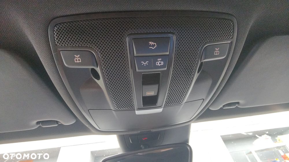 Mercedes-Benz CLA 200 7G-DCT - 20