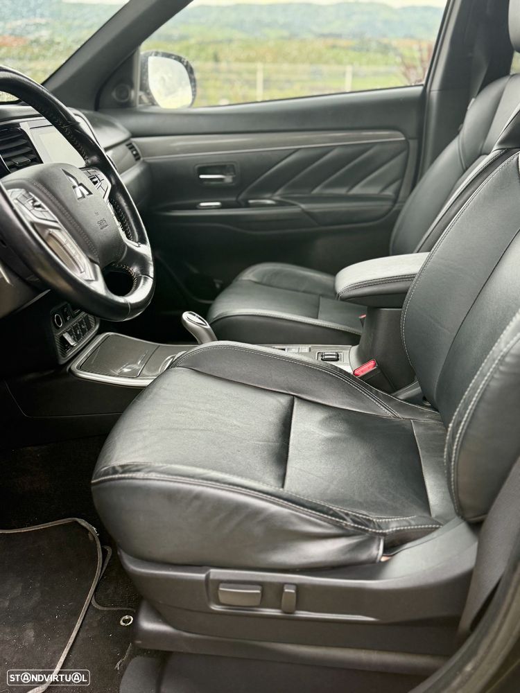 Mitsubishi Outlander - 13