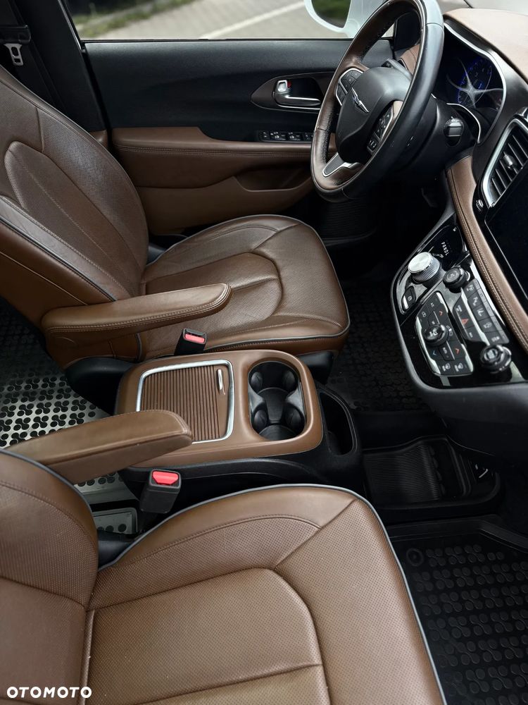 Chrysler Pacifica - 12