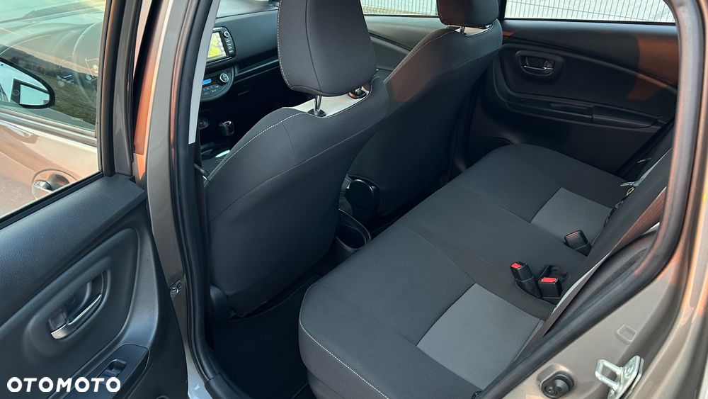 Toyota Yaris Hybrid 100 Business Edition - 22