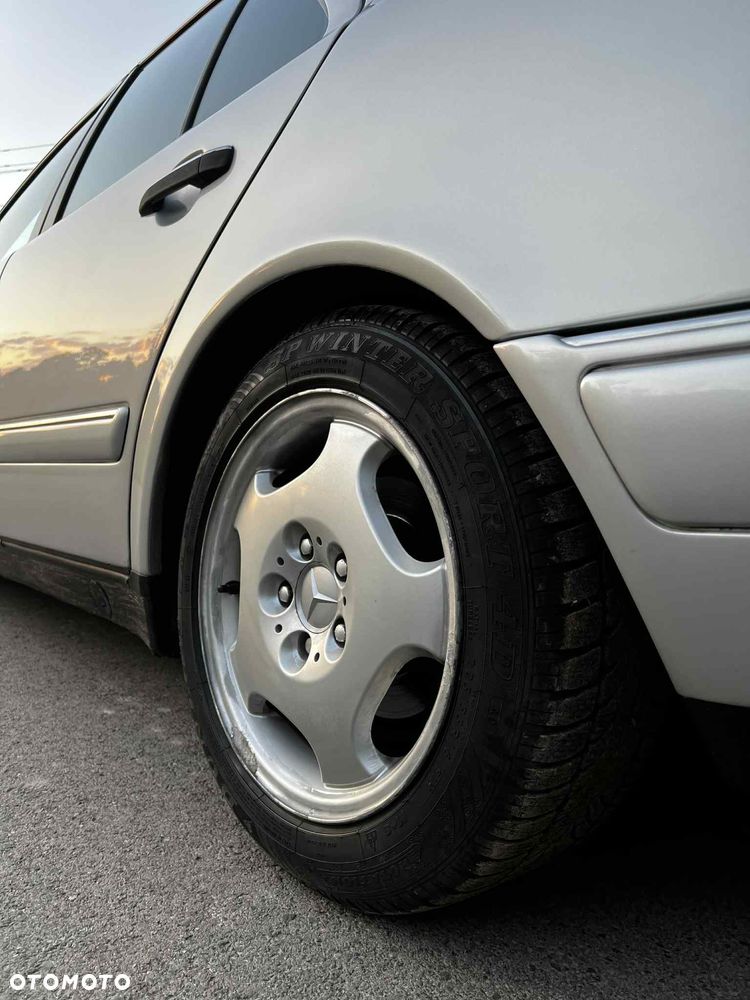 Mercedes-Benz Klasa E 220 CDI Avantgarde - 4