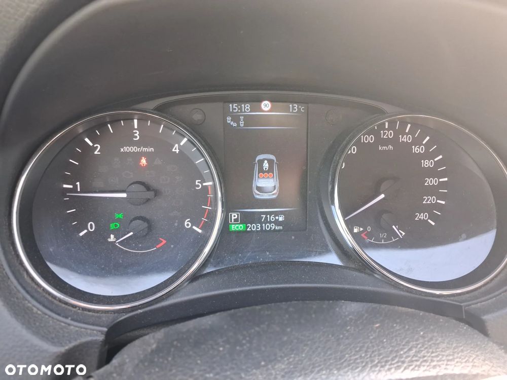 Nissan Qashqai 1.6 DCi Xtronic TEKNA - 9