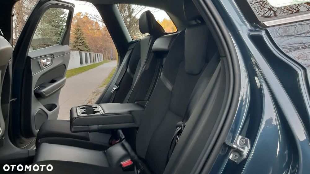 Volvo XC 60 D5 AWD Momentum - 21