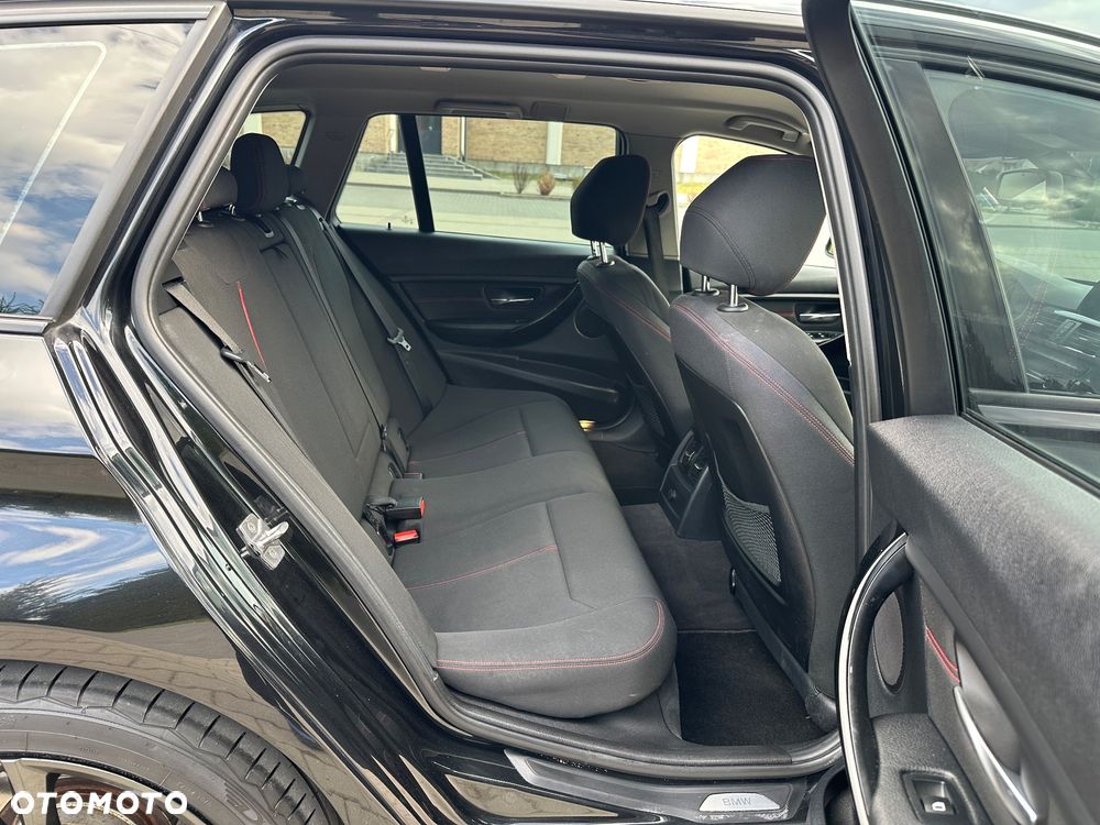 BMW Seria 3 318d DPF Edition Sport - 27