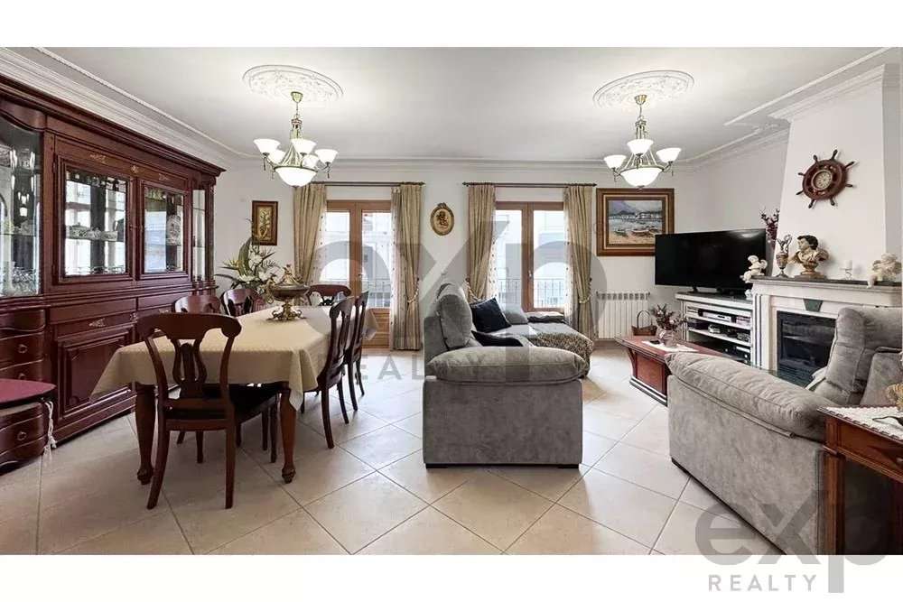 Apartamento T3 totalmente mobilado com terraço vista Castelo de Porto - Grande imagem: 4/45