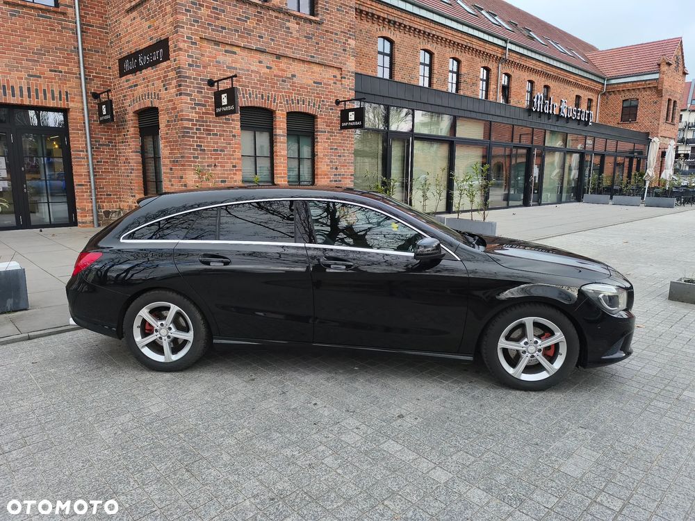 Mercedes-Benz CLA 180 AMG Line - 11