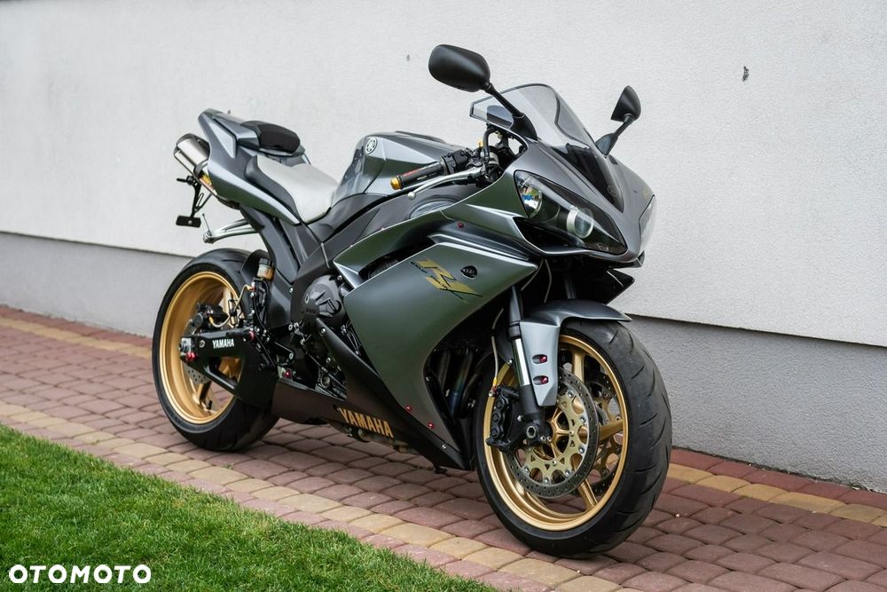 Yamaha R1 - 1