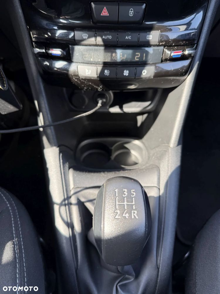 Peugeot 208 - 24