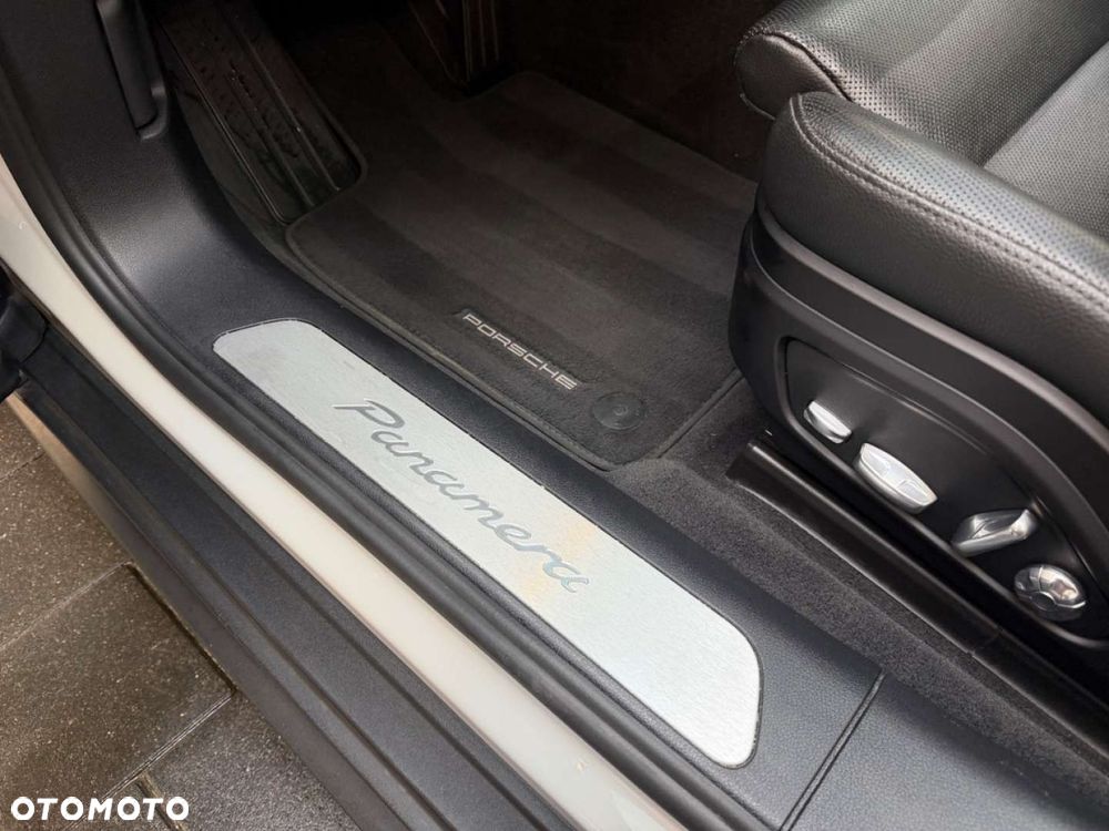Porsche Panamera - 25