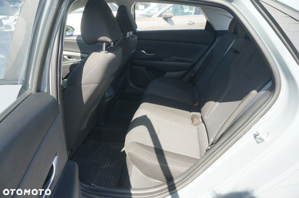 Hyundai Elantra 1.6 Modern - 23