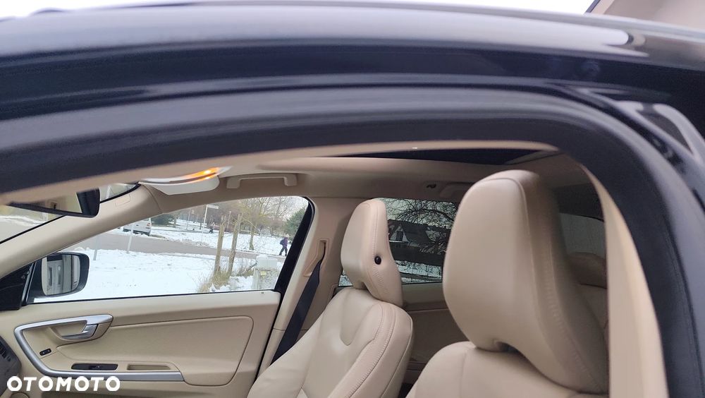 Volvo XC 60 D5 AWD RDesign - 8