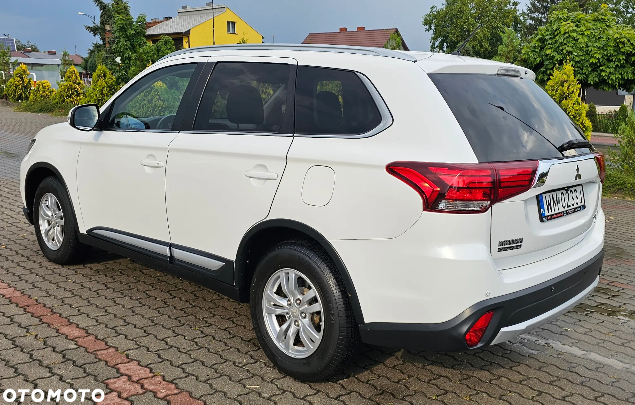 Mitsubishi Outlander 2.0 Instyle Navi 4WD CVT - 8