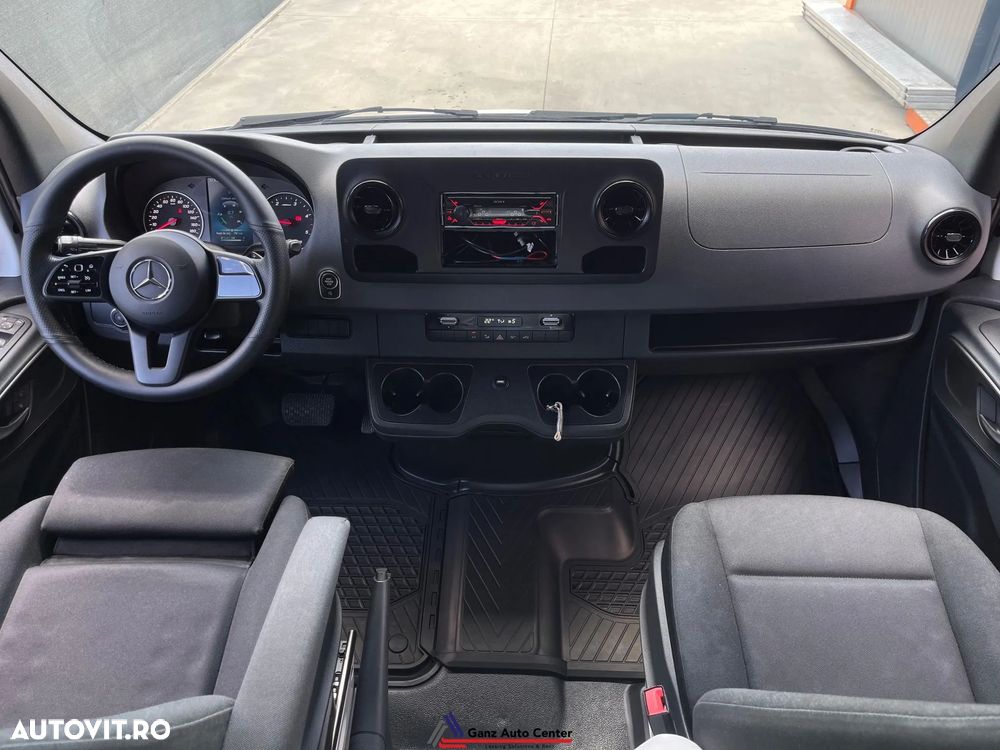 Mercedes-Benz Sprinter - 12
