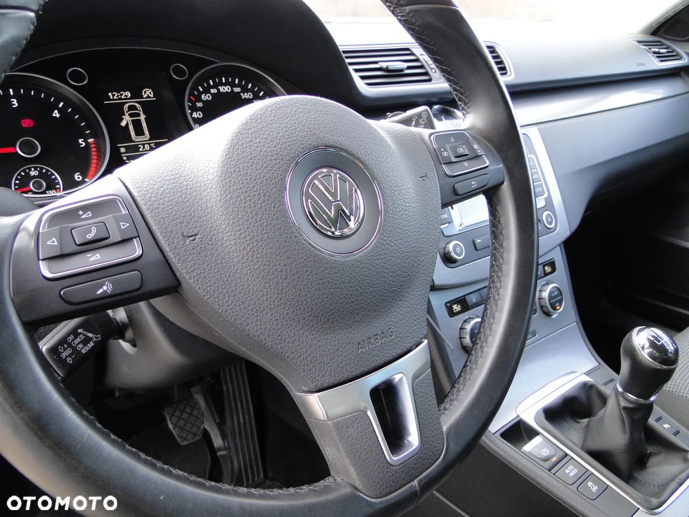 Volkswagen Passat 2.0 TDI BlueMotion Technology Highline - 25