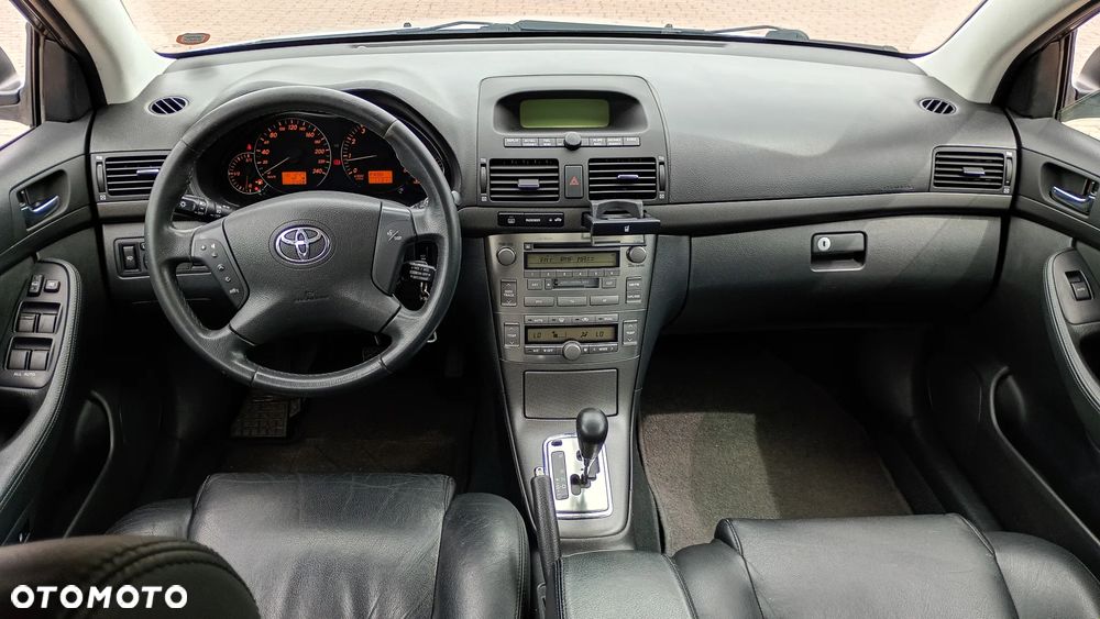 Toyota Avensis 2.0 VVT-i Automatik Executive - 32
