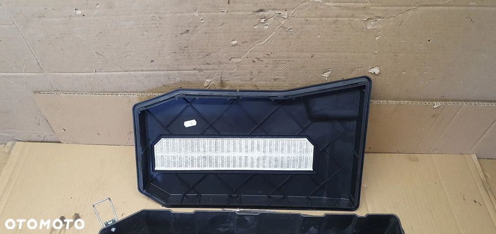 Obudowa podstawa akumulatora VW Touareg 7L 7L0864643B 7L0801283D - 6