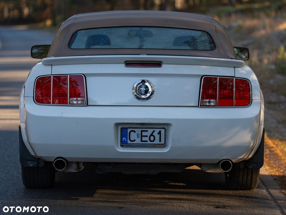 Ford Mustang - 4