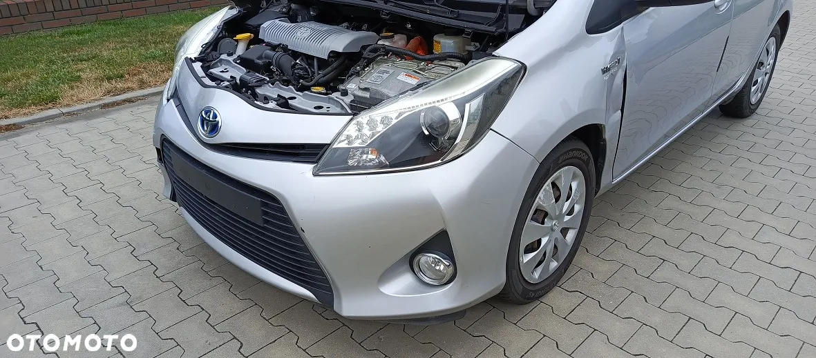 Toyota Yaris Hybrid 100 Dynamic - 11
