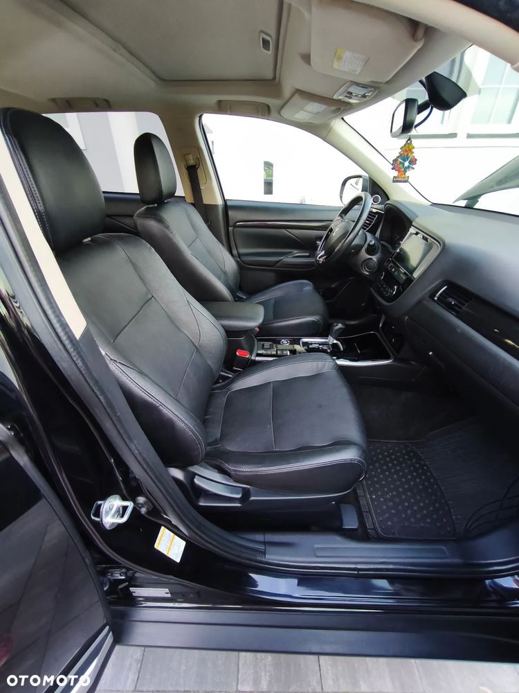 Mitsubishi Outlander - 10