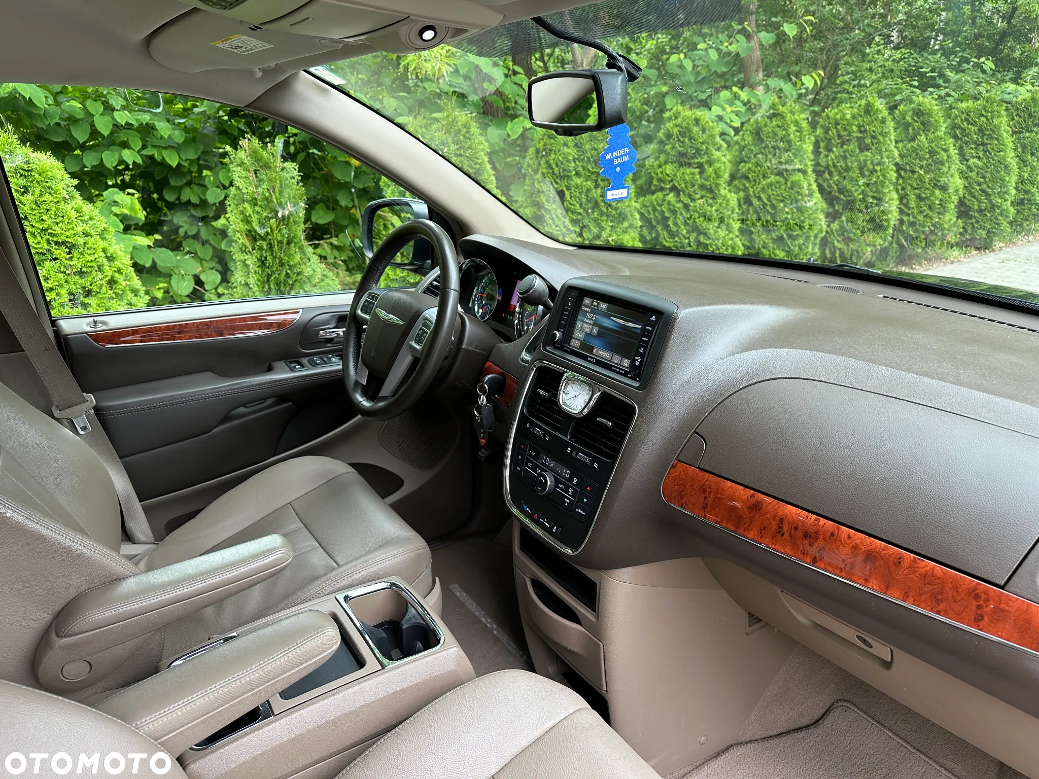 Chrysler Town & Country - 19