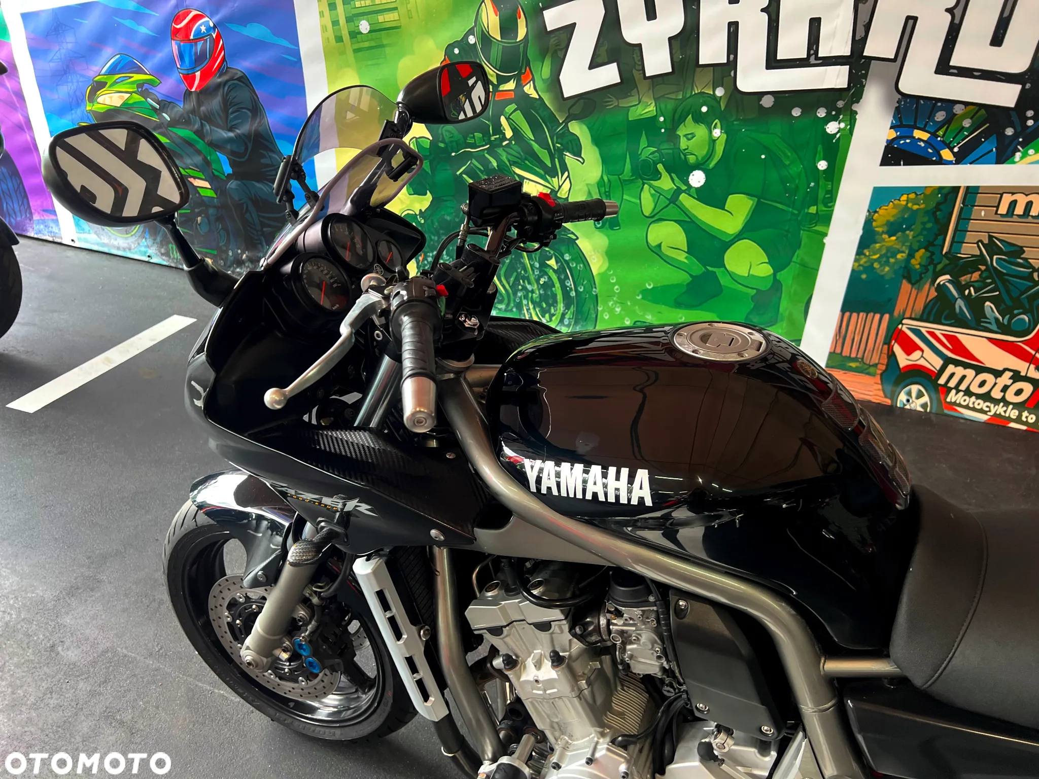 Yamaha FZS - 18