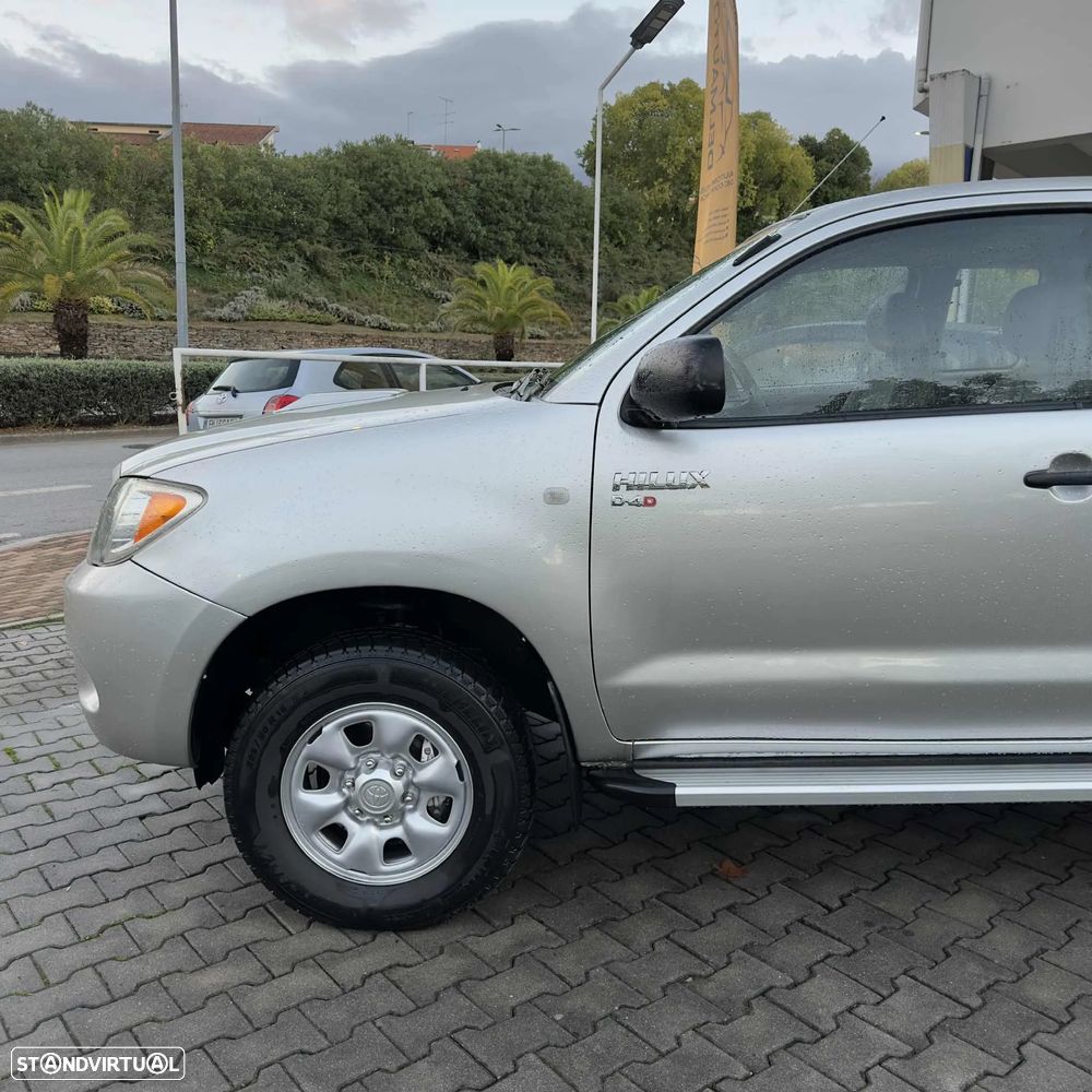 Toyota Hilux 2.5 D-4D CE - 13