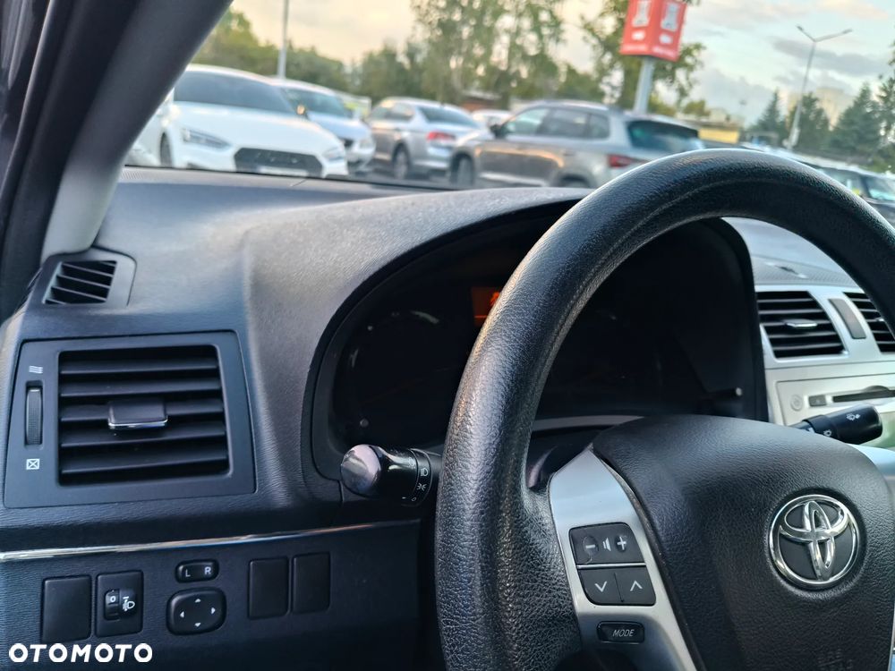 Toyota Avensis 1.8 Luna - 30