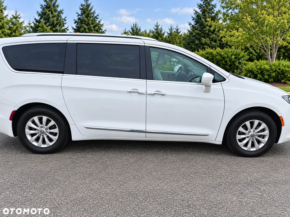 Chrysler Pacifica - 6
