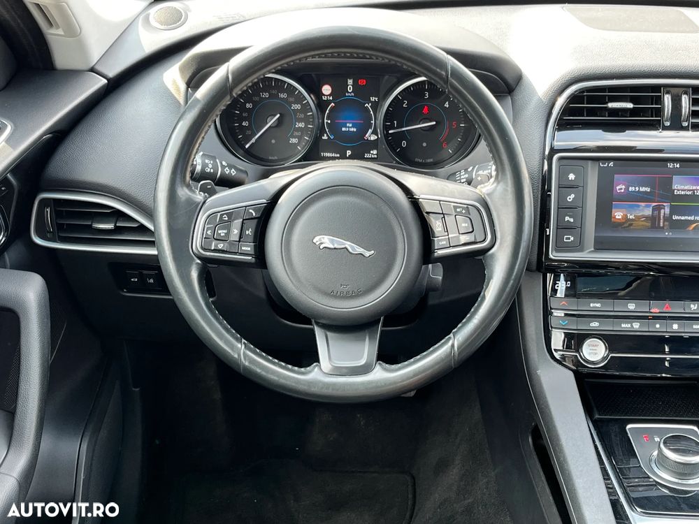 Jaguar F-Pace - 13